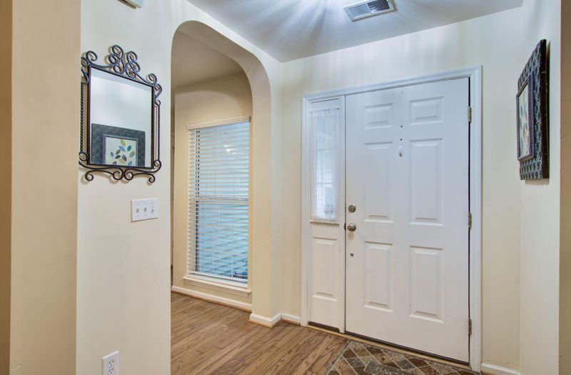 562 Pointe Of Oaks Rd, Summerville, SC 29485