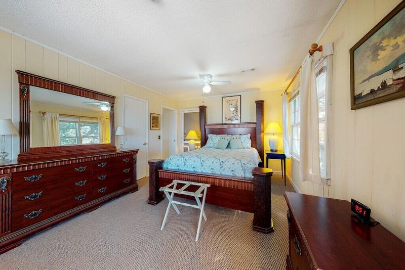 3406 Palmetto Blvd, Edisto Beach, SC 29438