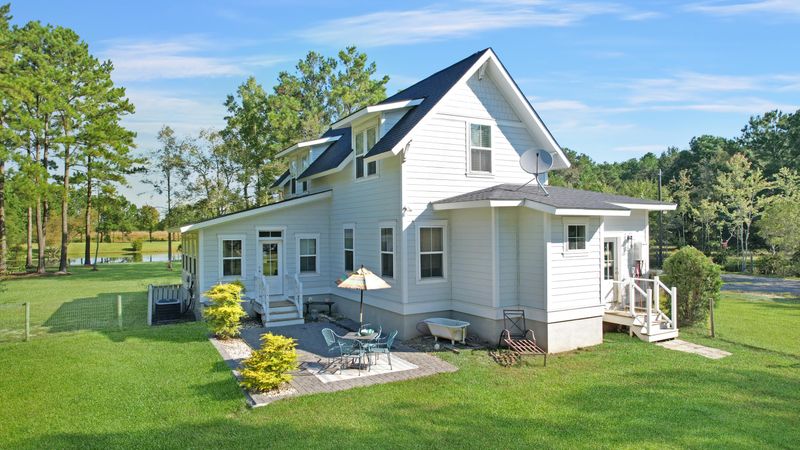 300 Stable Ln, Ridgeville, SC 29472