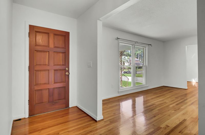 6 Campanella Ct, Hanahan, SC 29410