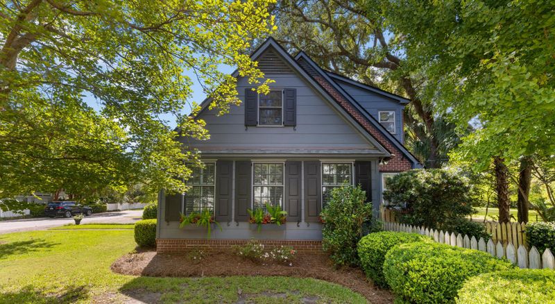 210 Bank St, Mount Pleasant, SC 29464