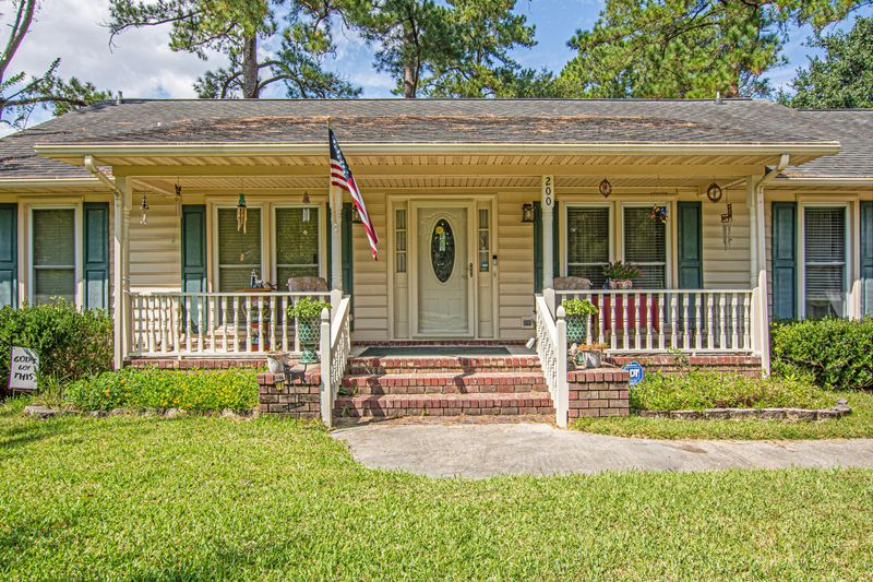 200 Four Iron Dr, Summerville, SC 29483