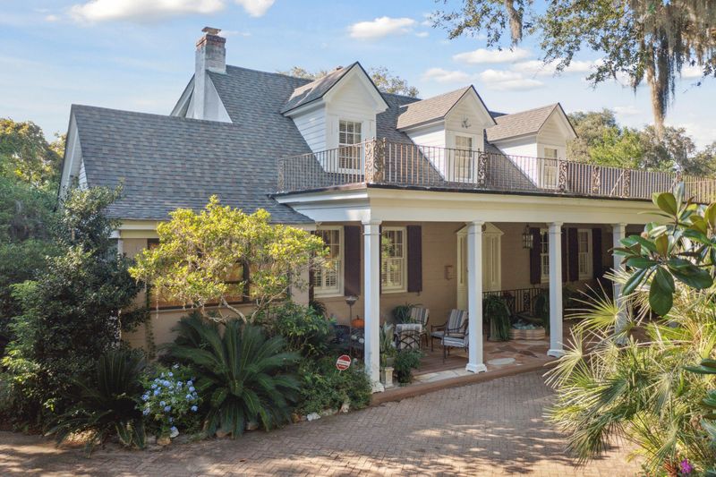 303 Stono Dr, Charleston, SC 29412
