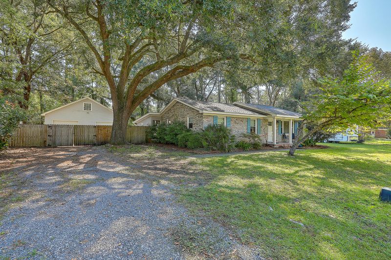 1609 Point Park Dr, Johns Island, SC 29455