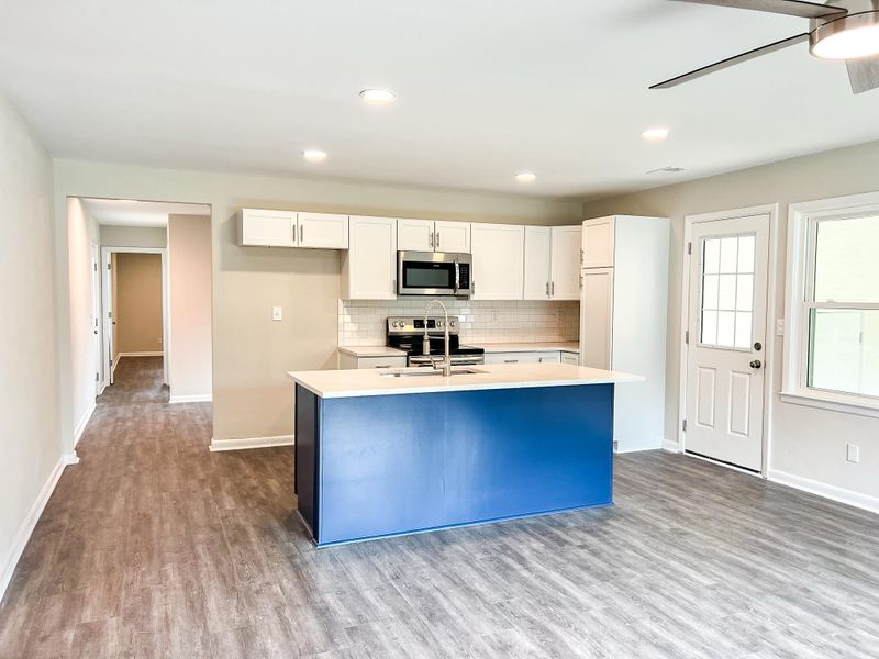 7015 Midland Dr, North Charleston, SC 29406