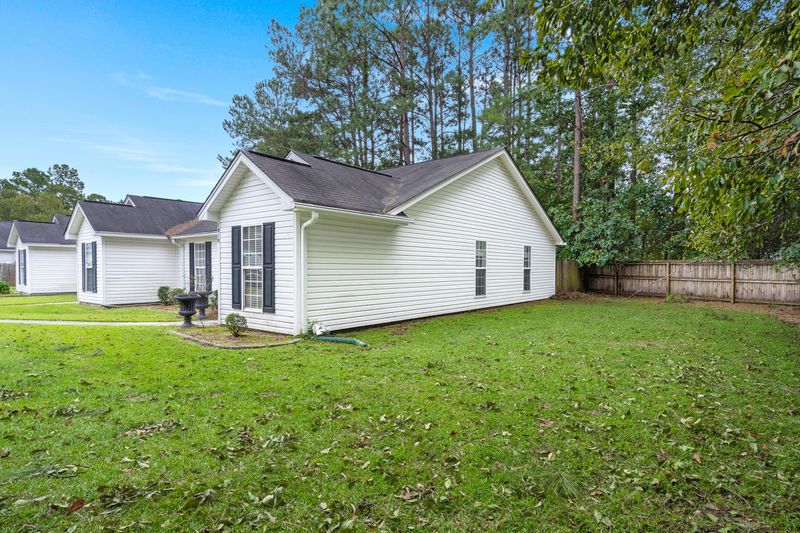 1010 Longview Dr, Goose Creek, SC 29445
