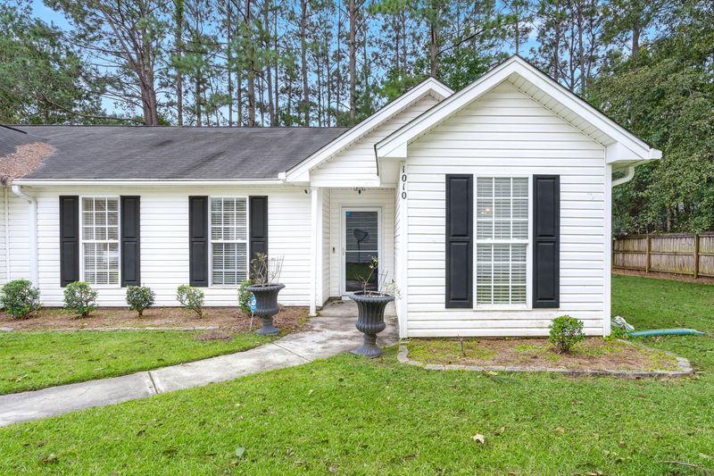 1010 Longview Dr, Goose Creek, SC 29445