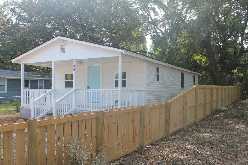 1941 Robertson Blvd, North Charleston, SC 29406