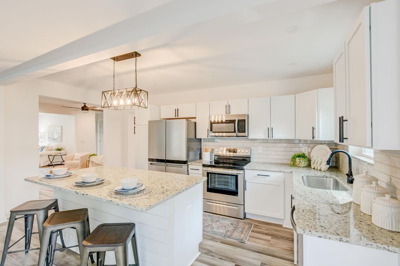 2737 Constitution Ave, North Charleston, SC 29405