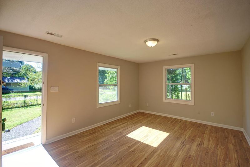2336 Falcon Rd, North Charleston, SC 29406
