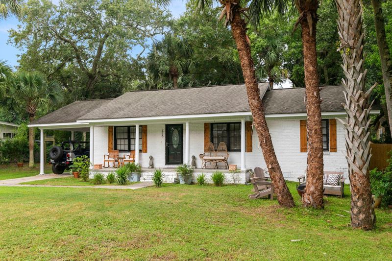 226 Forest Trl, Isle Of Palms, SC 29451