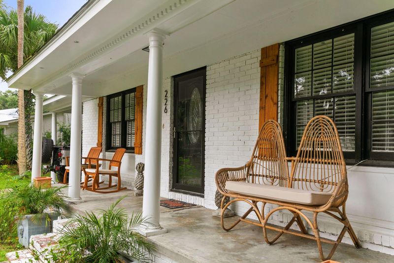 226 Forest Trl, Isle Of Palms, SC 29451