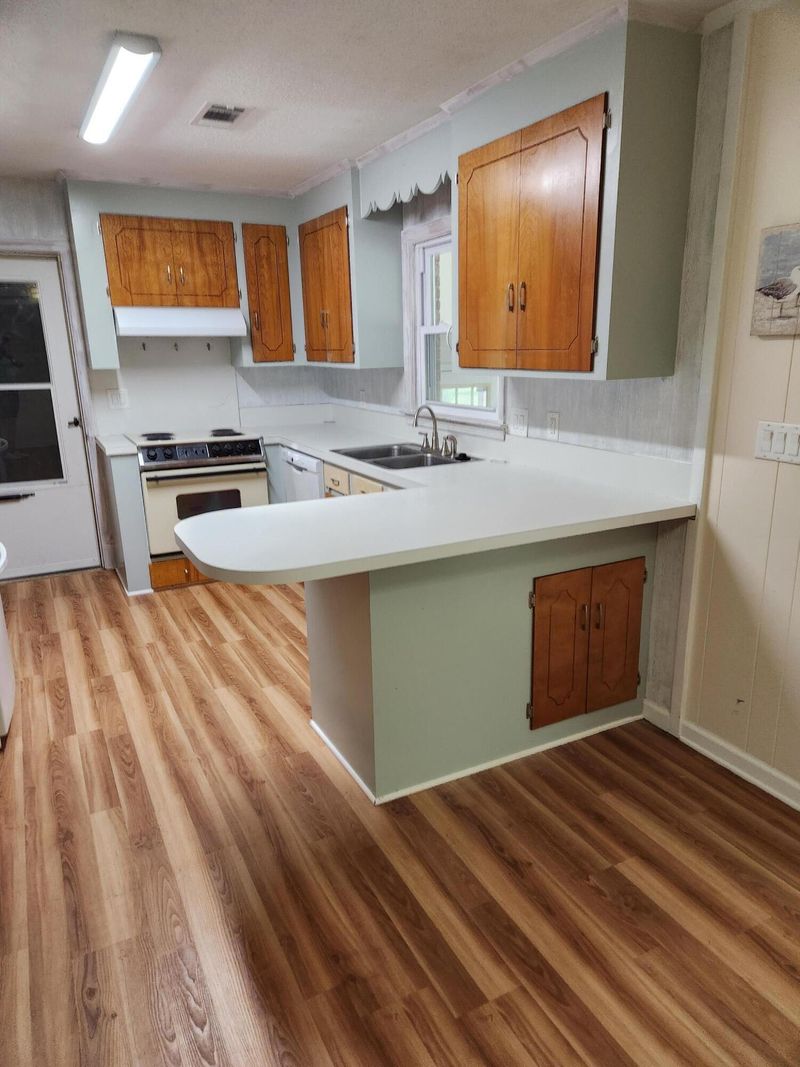 130 Oak Dr, Summerville, SC 29483