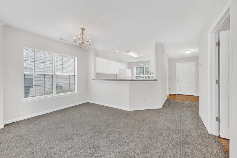 7357 Suncatcher Dr, Hanahan, SC 29410