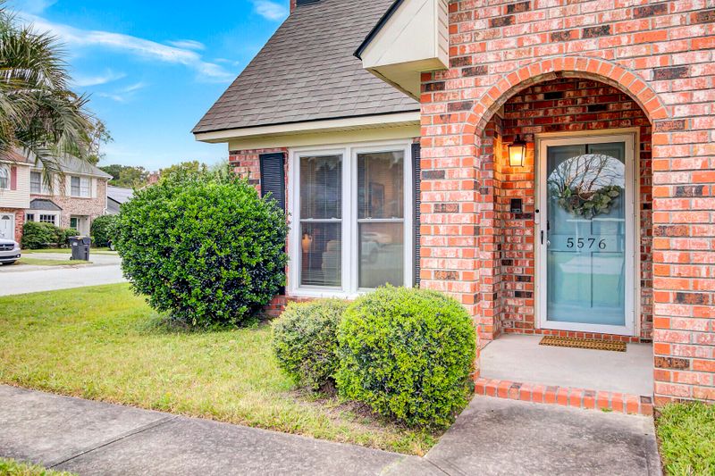 5576 Evelyn Dr, North Charleston, SC 29418