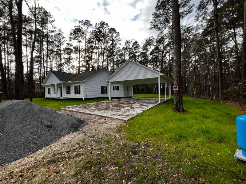 667 Coral Acres Dr, Moncks Corner, SC 29461