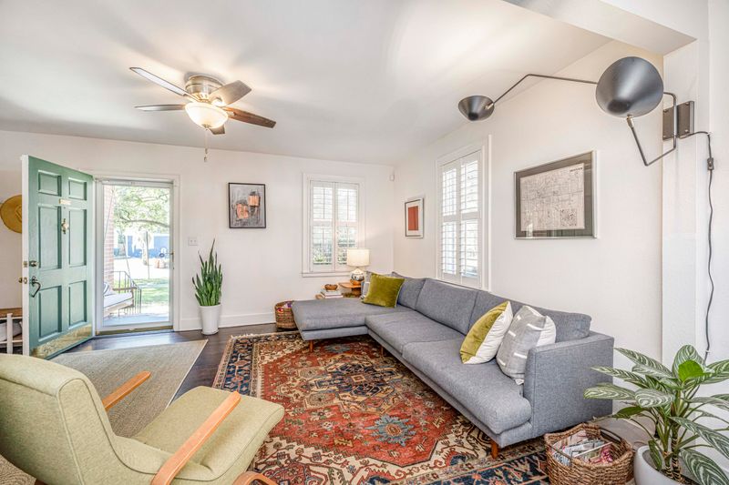 4 Lyttleton St, Charleston, SC 29407