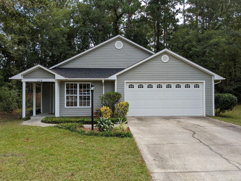 225 Four Iron Dr, Summerville, SC 29483