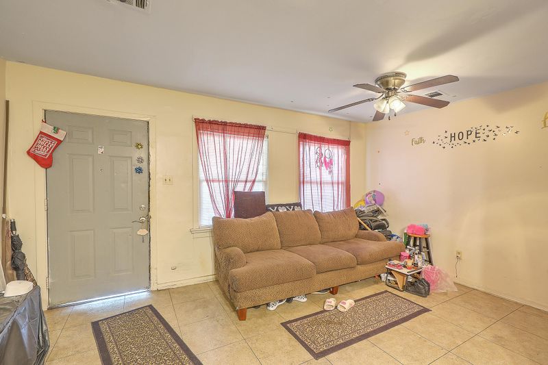 2015 Cherokee St, North Charleston, SC 29405
