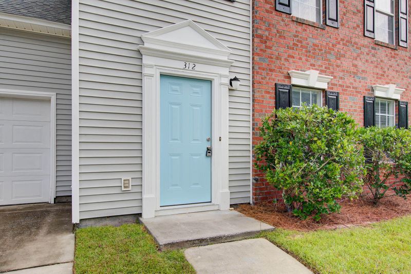312 Jamestown Dr, Summerville, SC 29486