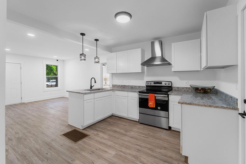 2726 W Surrey Dr, North Charleston, SC 29405