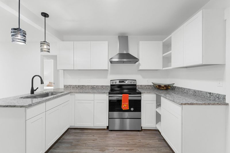 2726 W Surrey Dr, North Charleston, SC 29405