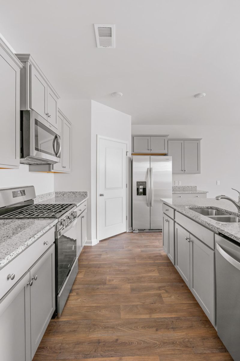 176 Cloverleaf St, Summerville, SC 29483