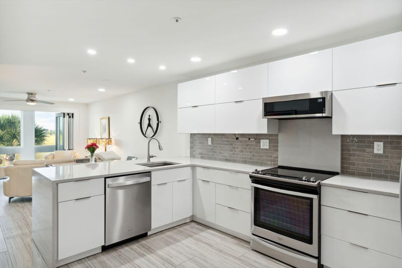 158 W Mariners Cay Dr, Folly Beach, SC 29439