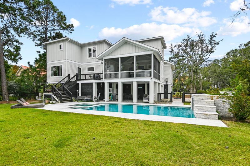 1431 Headquarters Plantation Dr, Johns Island, SC 29455
