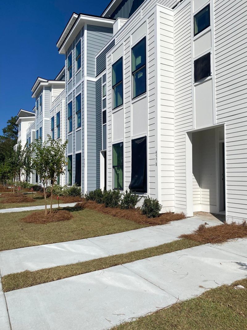 4578 Mixson Ave, North Charleston, SC 29405