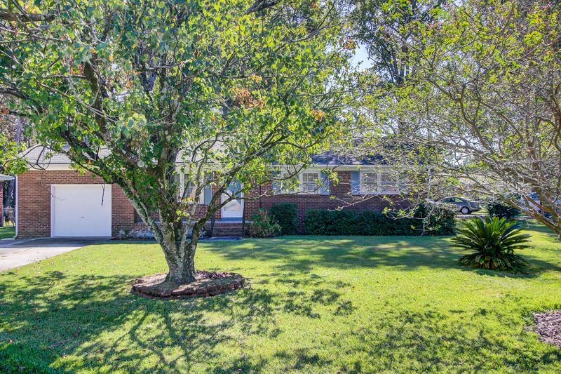 117 Camelot Dr, Goose Creek, SC 29445