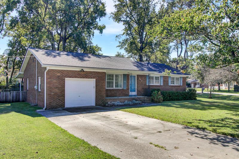 117 Camelot Dr, Goose Creek, SC 29445