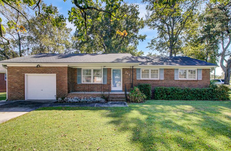 117 Camelot Dr, Goose Creek, SC 29445