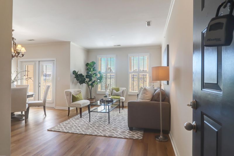 280 Seven Farms Dr #303, Charleston, SC 29492