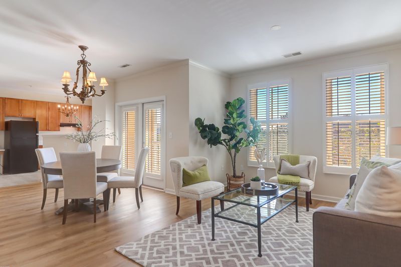 280 Seven Farms Dr #303, Charleston, SC 29492