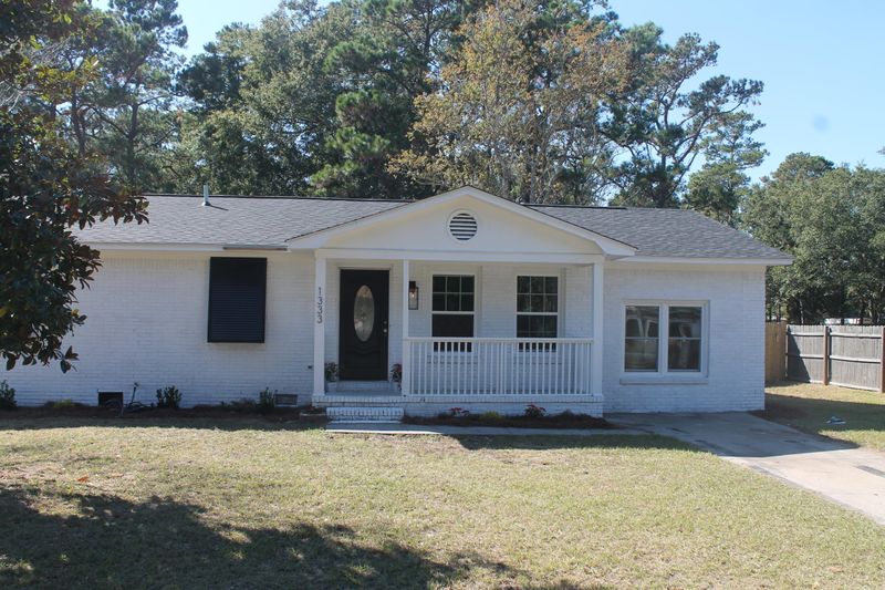 1333 Bresee St, Charleston, SC 29412