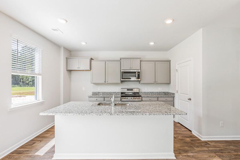 114 Cloverleaf St, Summerville, SC 29483