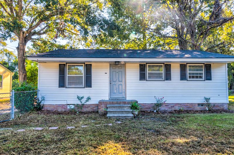 2433 Eagle Dr, North Charleston, SC 29406
