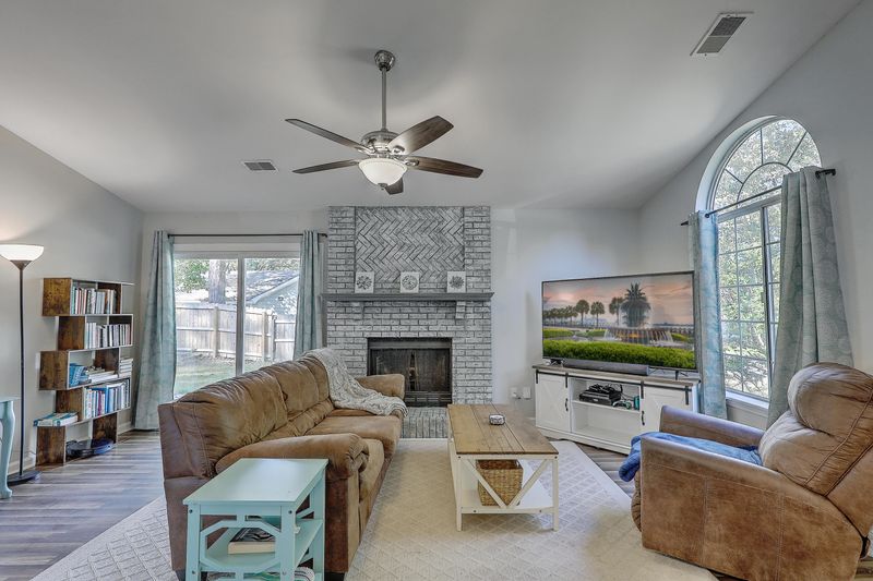 402 White Church Ln, Summerville, SC 29485