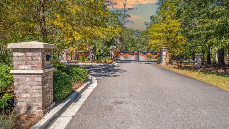 6127 Buttonbush Dr, Ravenel, SC 29470