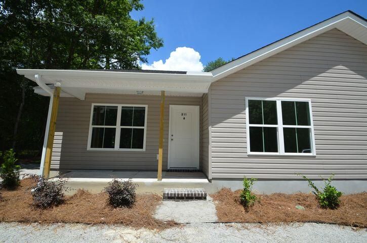 211 A - B White St, Moncks Corner, SC 29461