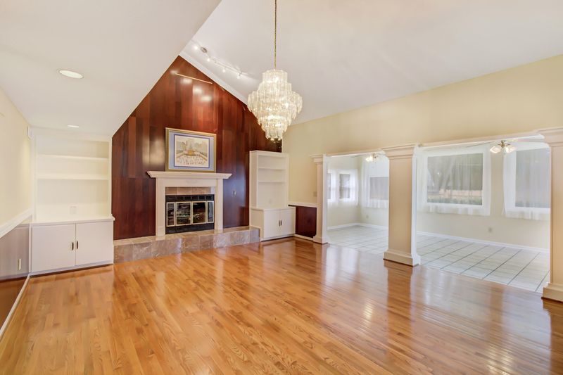 15 Indigo Point Dr, Charleston, SC 29407