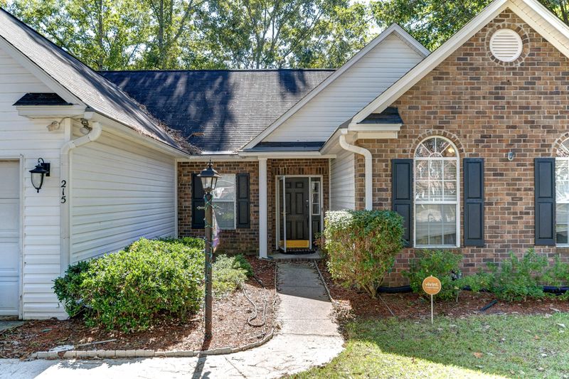 215 N Pembroke Dr, Goose Creek, SC 29445