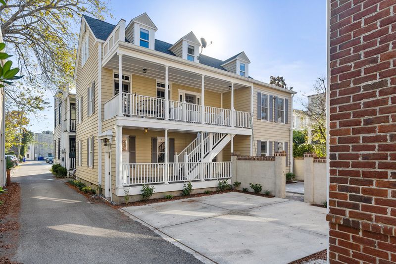 13 - 15 Jacobs Aly, Charleston, SC 29401