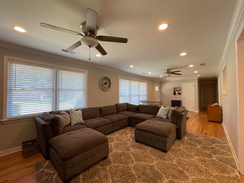 1609 Holton Pl, Charleston, SC 29407