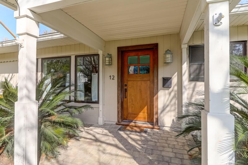 12 Stratford Dr, Charleston, SC 29407