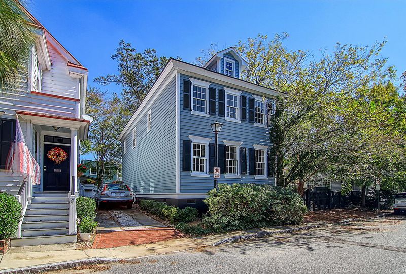 6 Radcliffe Pl, Charleston, SC 29403