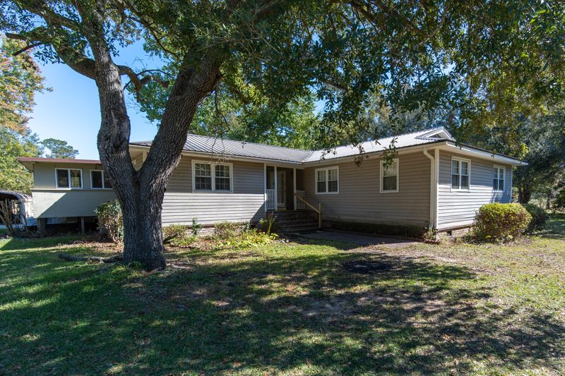 1514 E Church St, Bonneau, SC 29431