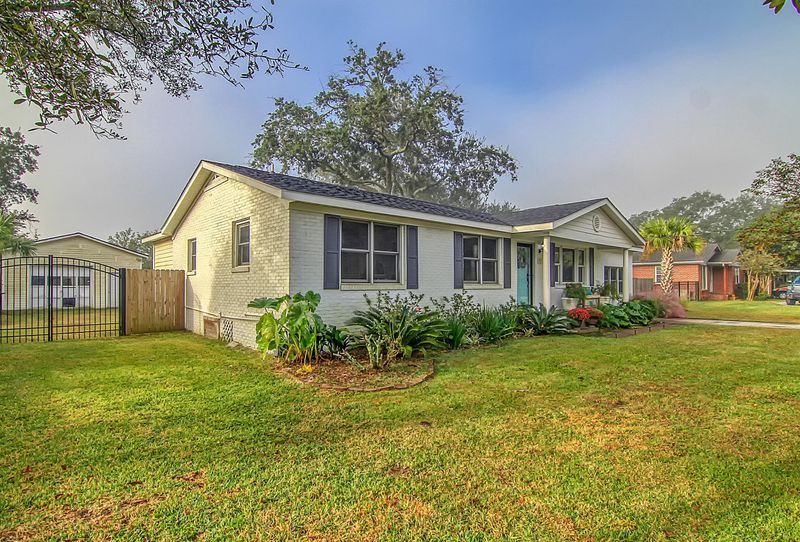703 Windward Rd, Charleston, SC 29412