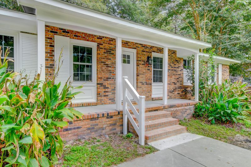 304 Forest Cir, Summerville, SC 29483